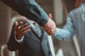 發現老闆高薪低報如何自救？勞工權益保障與賠償追討指南｜新竹律師劉昌樺